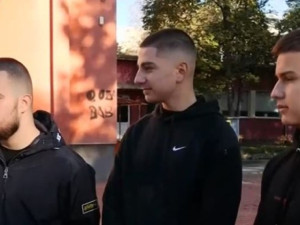 Ученици върнаха загубен сак с 53 хиляди лв.