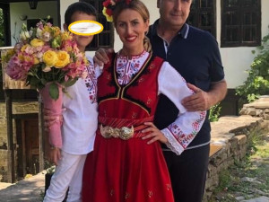 Веско Маринов отвори сладкарница на любовницата (Снимка)
 