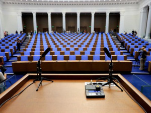 75 бона за микрофони на депутатите

