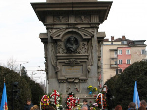 Срамно е да си спомняме за Левски веднъж в годината