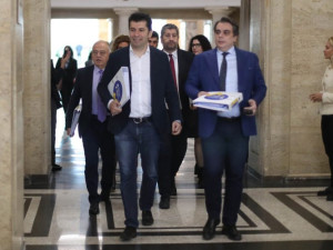 Подавайте си оставките, какво чакате?
 