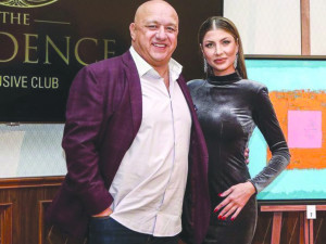 Новата на Красен Кралев с чанта за 30 бона (Снимка)