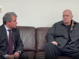 Слави Трифонов от дивана няма да стане Сокола от Сараите
 
