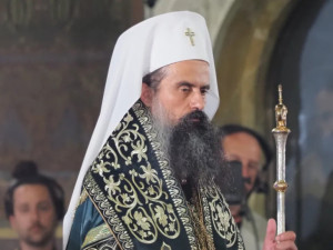 Новият патриарх развъртя метлата
 