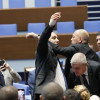 От нийде взорът надежда не види
