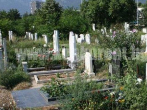 Искат по 4 бона за погребение
 