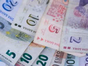Обръщат пенсиите в евро