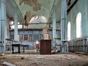 Безобразие! Уникална 102-годишна църква се руши