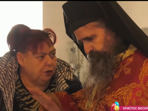 Отец помага на зависими и болни с молитви 
 