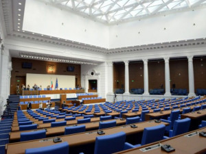 Само за 2 месеца: Депутатите натрупаха 100 отсъствия