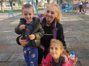 Сестрата на Стоичков се фука с внуците
