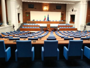 След ваканцията: Заплатите на депутатите скачат с 11%