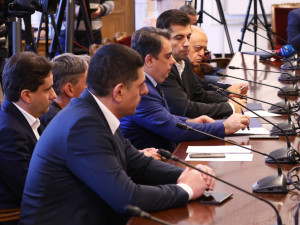 Вотът на недоверие на ПП-ДБ – пълна бутафория
 