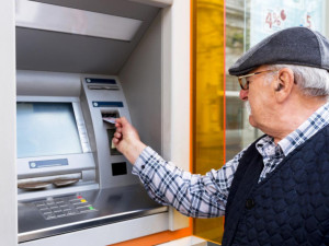 Военни и полицаи вземат с 1000 лв. по-големи пенсии от другите работещи