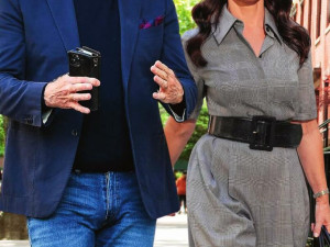 Джон Траволта в афера с Шарлот от „Сексът и градът“?
