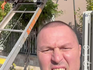 Гъмзата бесен на тока, слага си соларни панели
