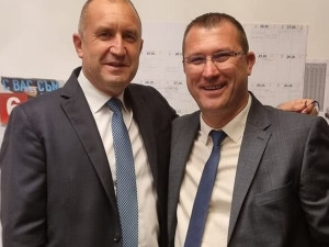 Президентският кръг с тайна среща в закътана хижа! Копринков разпънат на кръст заради бъдещата партия
 
 
