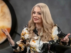 Венета Райкова избяга в Париж след скандала в Би Ти Ви (Снимки)