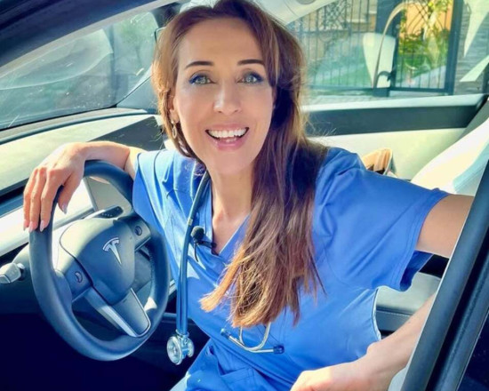 Д-р Неделя Щонова подкара „Тесла“ за 100 бона