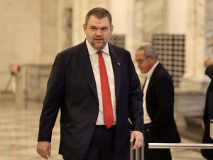 Депутатите от „ДПС-Ново начало“ даряват 12-ата си заплата за коледни добавки за пенсионерите