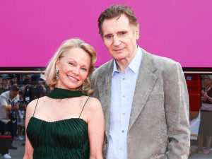 Памела Андерсън зарязана от Лиам Нийсън 
