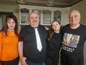 Осиновената дъщеря на Любо Нейков – топакушерка в „Майчин дом“ (Снимки)
