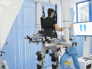 
	Правят по 1400 крачки с робот след инсулт

