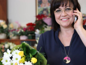 Корнелия Нинова си показа шарана за Никулден (Снимка)
 