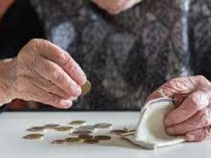 Искам депутат да живее с пенсията ми от 664 лв.