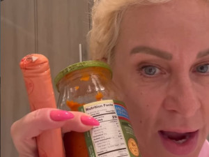 Милионерката Нана се тъпче с черен хайвер и трюфели в САЩ
