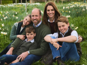 Ето я коледната картичка на Кейт Мидълтън и принц Уилям