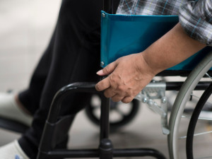 Увеличават помощта за хората с увреждания