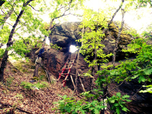 Камък до село Крибул цери болести
