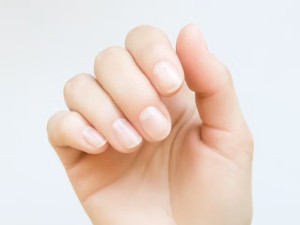 Масло от чаено дърво срещу гъбички на ноктите
