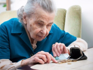 За бедстващите пенсионери все няма пари