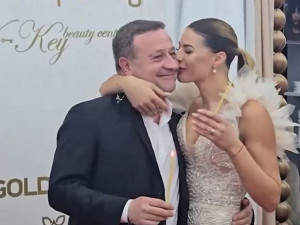 Рачков празнува ЧНГ с тъщата
