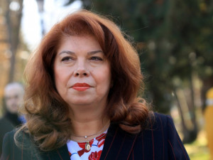 Снахата на Илияна Йотова&nbsp;пазарува дрехи евтинджос (Снимки)
&nbsp;