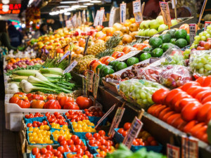 Цените на зеленчуците хвърчат нагоре: краставиците и чушките скачат с 20%, тиквите и зелето също поскъпнаха