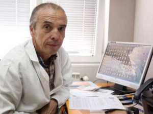 Доц. Мангъров спука гума, видя се в чудо (Снимки)