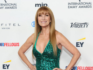 На 75 д-р Куин Лечителката с нова любов
