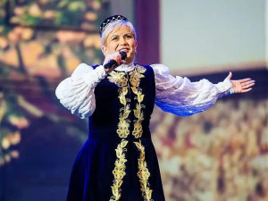 Николина Чакърдъкова: След рака пеех и плачех на сцената
