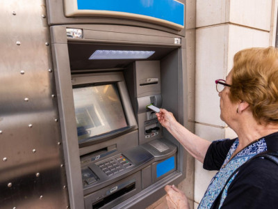 Пенсионерите искат по-рано парите си: Пенсиите да се изплащат на 6-о число, ако 7-и е събота
&nbsp;