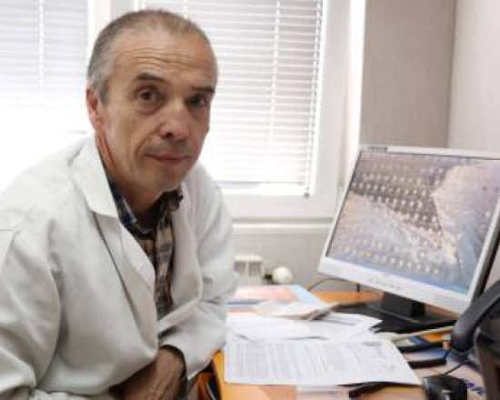 Доц. Мангъров спука гума, видя се в чудо (Снимки)