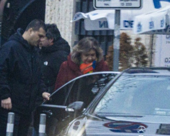 Наталия Киселова се глези с услугите&nbsp;на НСО, кара я лъскав мерцедес (Снимки)