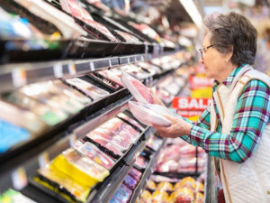 В &bdquo;клуба на богатите&ldquo; едва свързваме двата края