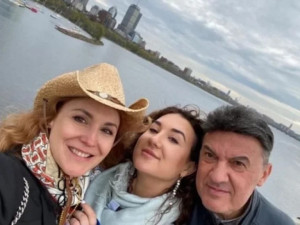 Дъщерята на Боби Михайлов се прибра в България (Снимка)
