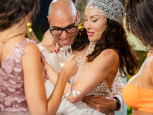 Санта Китана от &bdquo;Ергенът&ldquo; лъсна гола в скандални сайтове (Снимки)
