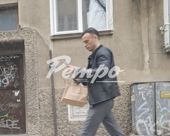 Бербатов кара като джигит из центъра на София (Папарашки снимки)
&nbsp;