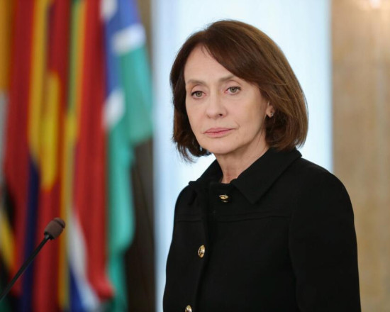 Надежда Нейнски в костюм за&nbsp;4 бона от &bdquo;девствена&ldquo; вълна (Снимка)
&nbsp;