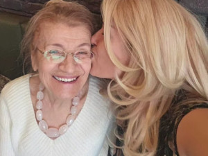 Майката на Гала с усмивка за над 10 000 евро